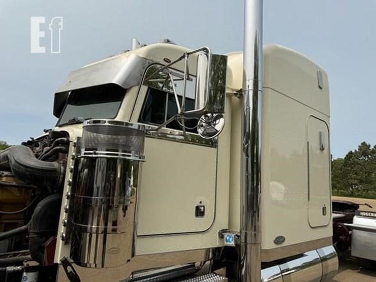2002-peterbilt-379-image-86