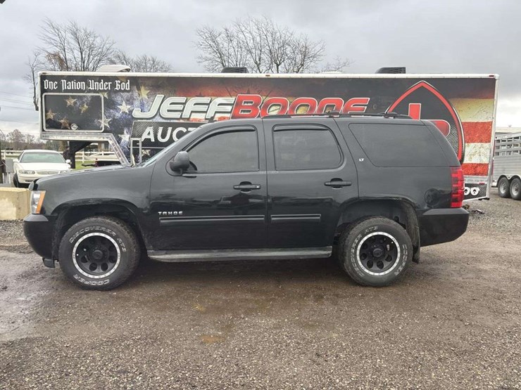 2011-chevrolet-tahoe-lt-image-2
