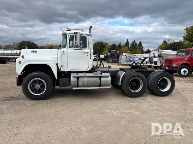 mack-r686st-image-22