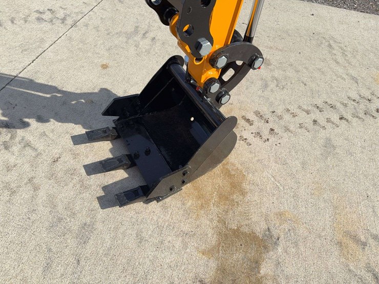 2025-miva-va13-mini-excavator-image-8