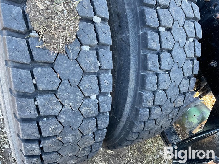 2004-freightliner-columbia-120-image-10