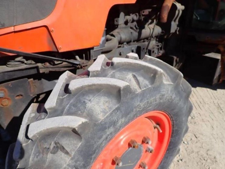 2011-kubota-m7040d-image-60