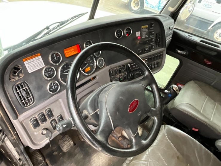 2015-peterbilt-365-image-28