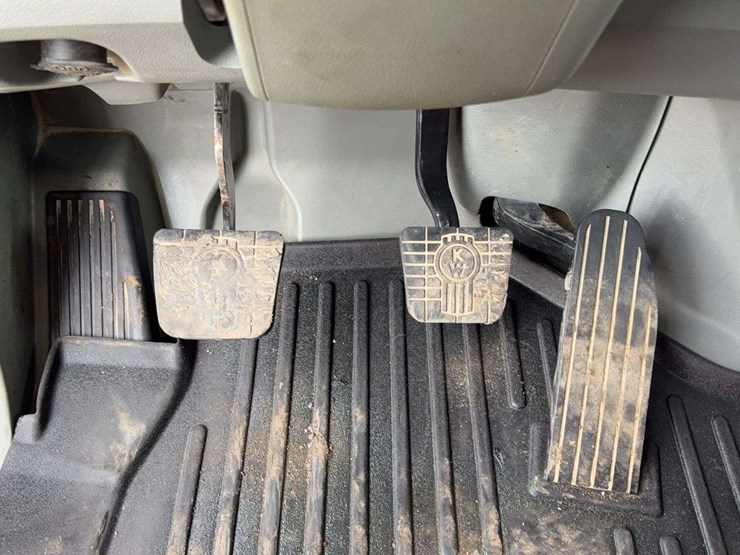 2016-kenworth-t880-image-49