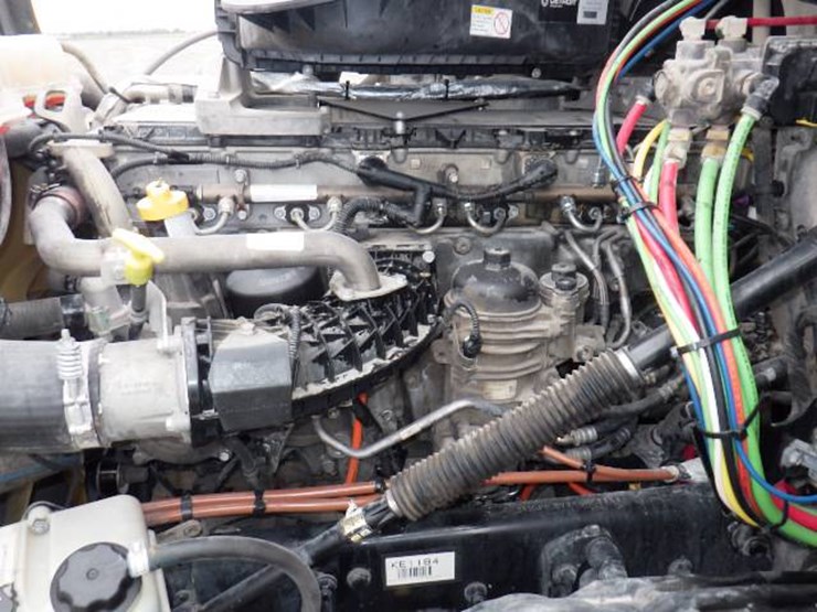 2019-freightliner-cascadia-126-image-22