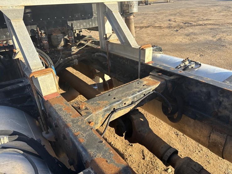 2008-peterbilt-388-image-41