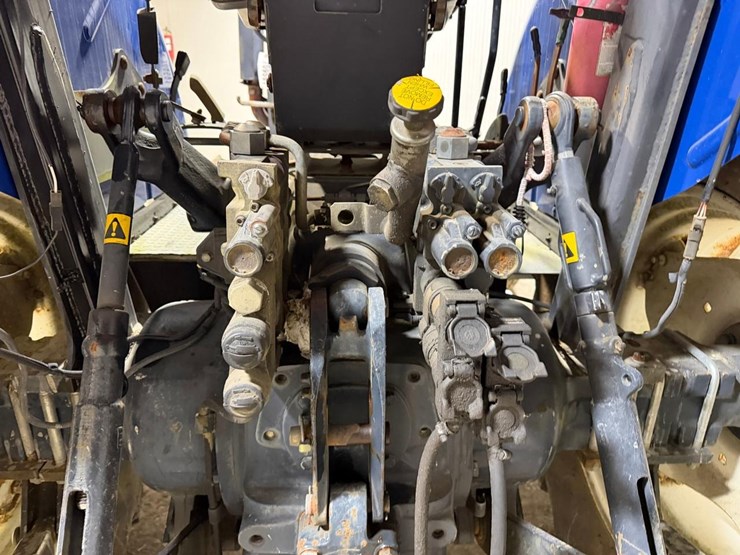 new-holland-tb110-image-12