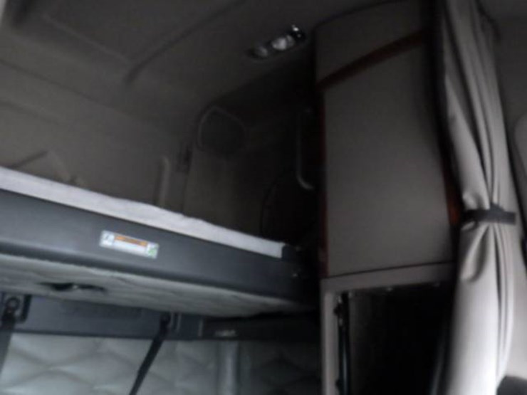 2019-freightliner-cascadia-125-image-12