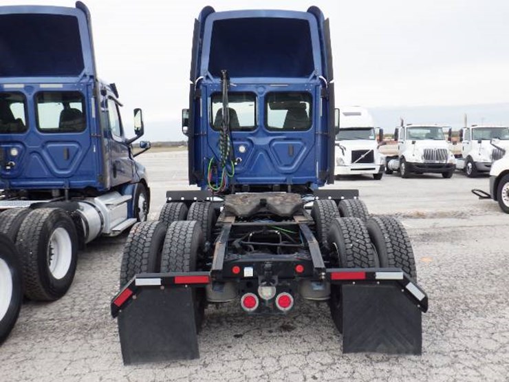 freightliner-cascadia-126-image-10