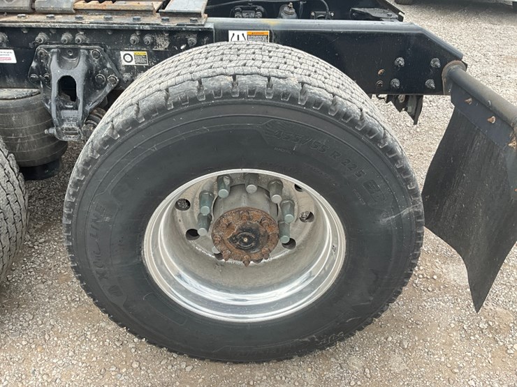 2020-kenworth-t680-image-10