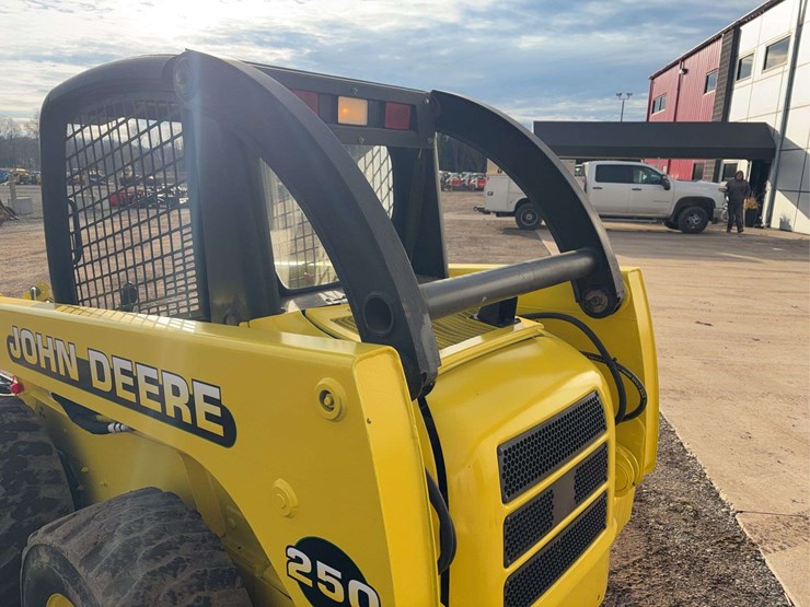 2003-john-deere-250-image-19
