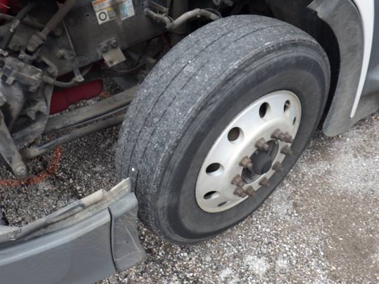 peterbilt-579-image-28