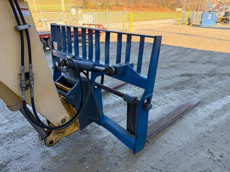 2015-gehl-rs8-42-image-23