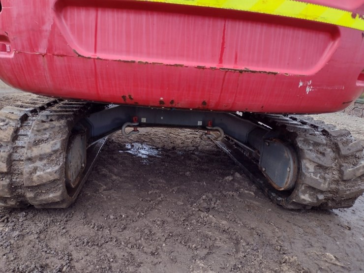 takeuchi-tb240-image-45