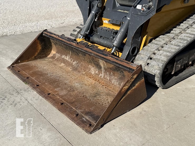 2017-deere-331g-image-14