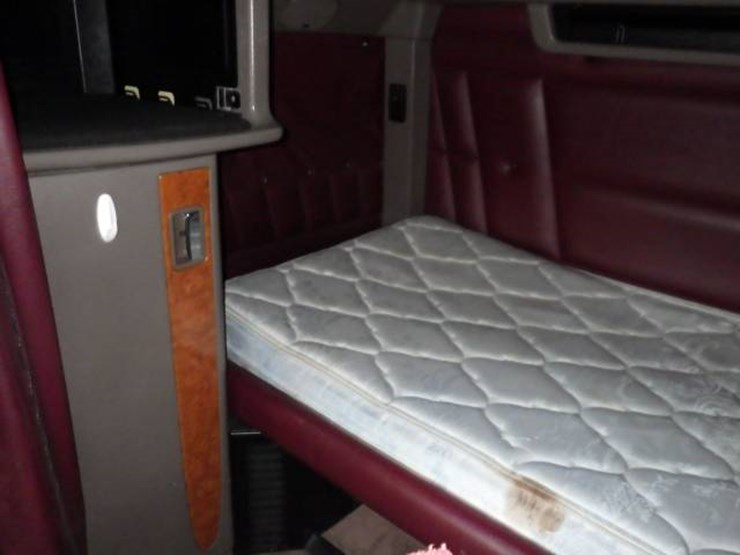 peterbilt-389-image-20