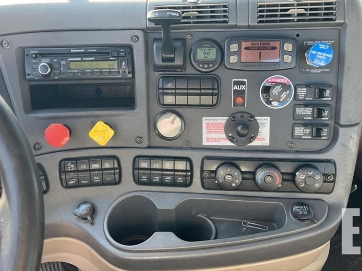 2016-freightliner-cascadia-125-image-23