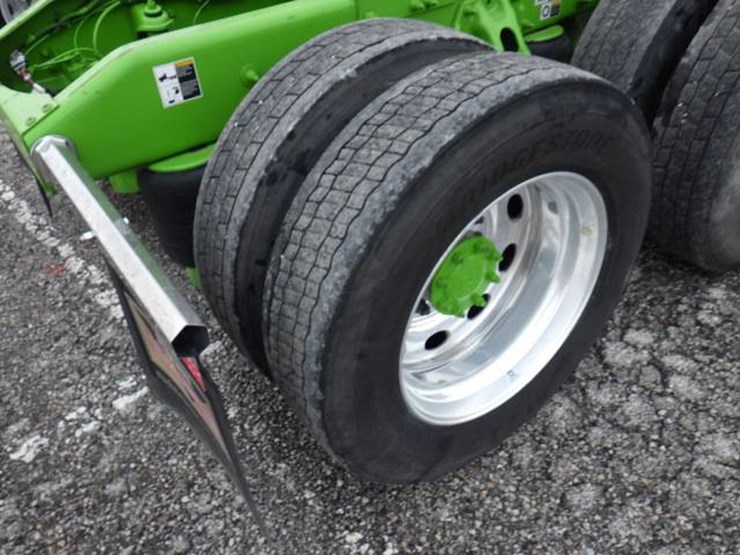 peterbilt-579-image-9