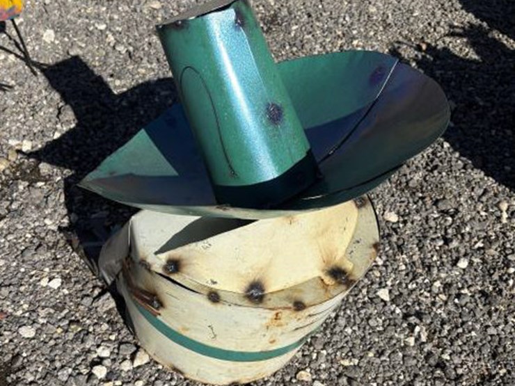 #87-•-metal-art--siesta-statue-image-2