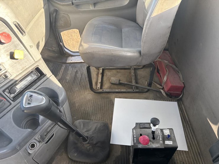 2007-freightliner-columbia-120-image-85