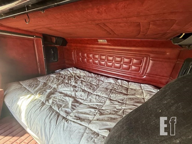 1985-peterbilt-362-image-22