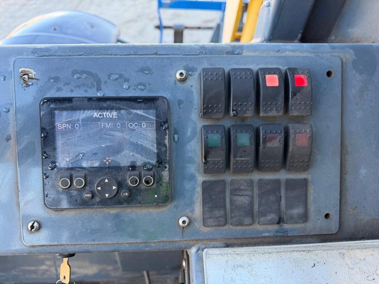 2015-gehl-rs8-42-image-26