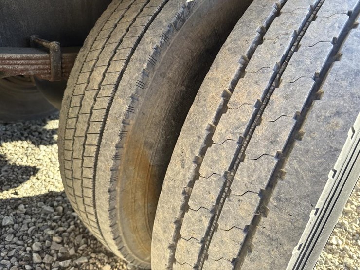 2005-international-durastar-4300-image-83