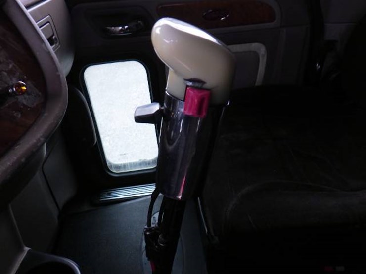 peterbilt-389-image-22