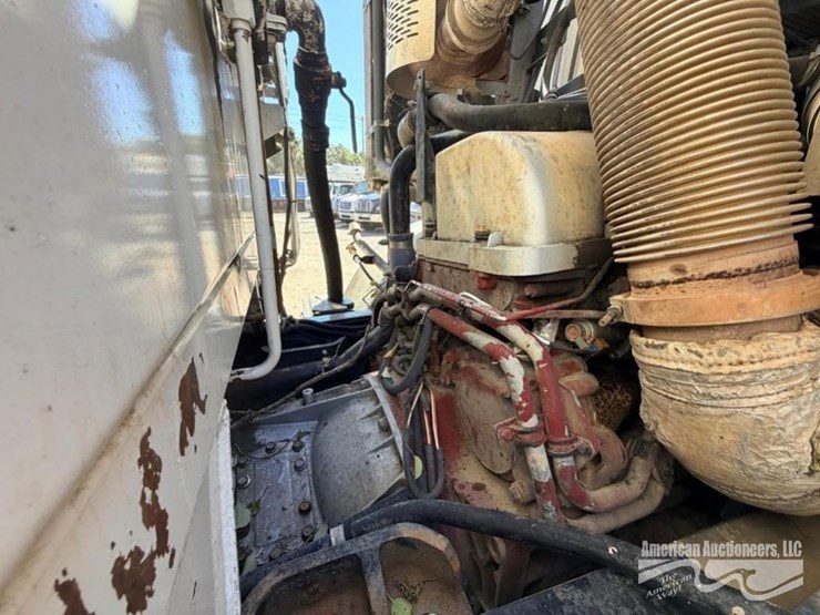 2015-mack-leu613-image-17