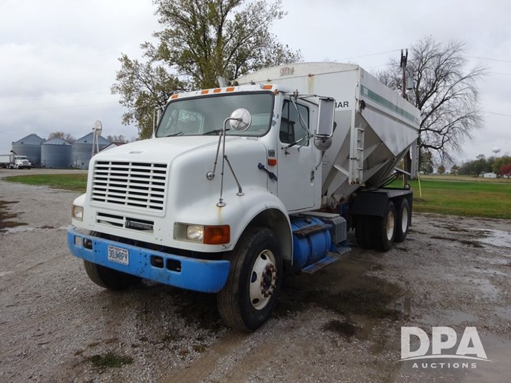 2003-international-8100-image-3