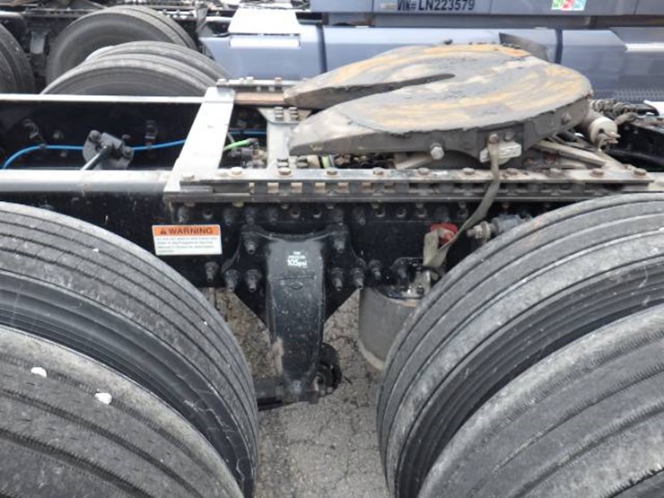 2020-freightliner-cascadia-126-image-5