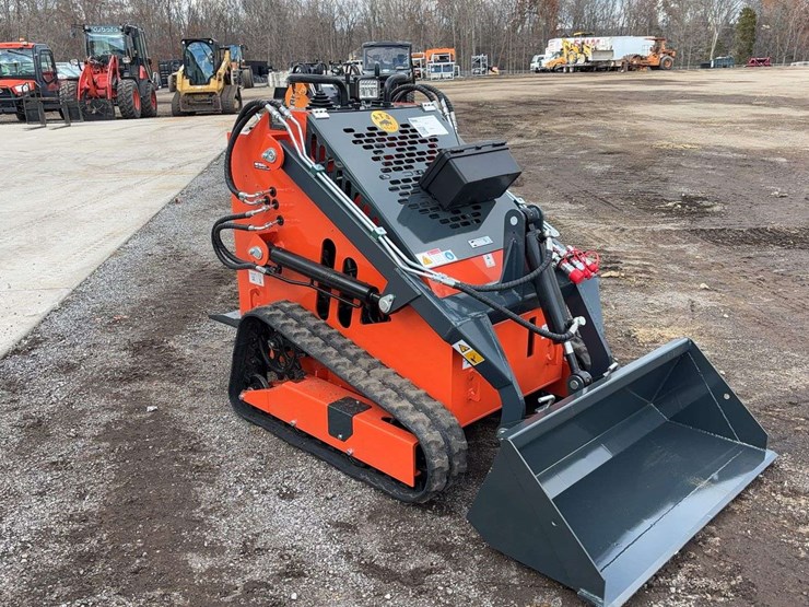 landhero-mini-stand-on-skid-loader-image-3