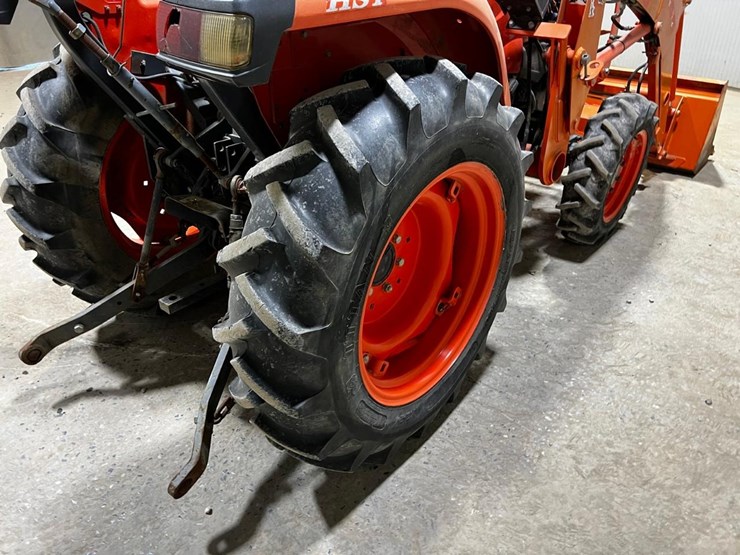 2014-kubota-l3901hst-image-16