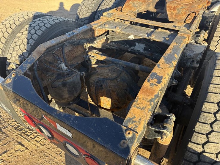 2008-peterbilt-388-image-45