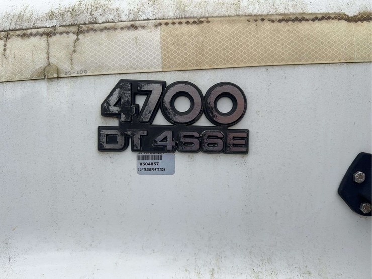 2001-international-4700-image-9