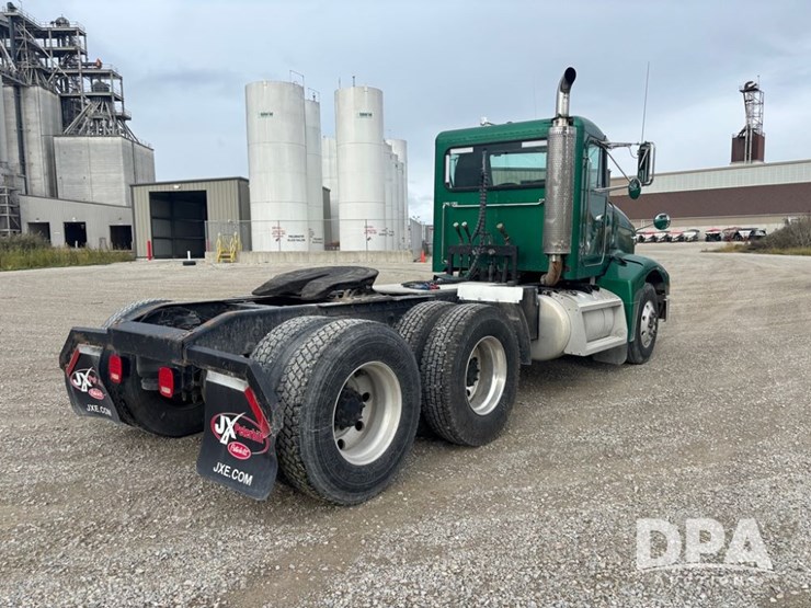 peterbilt-385-image-17