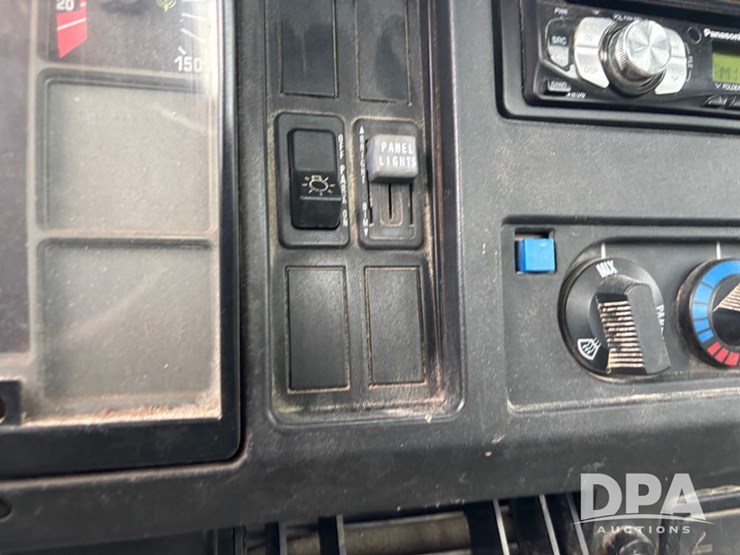 international-4900-image-68