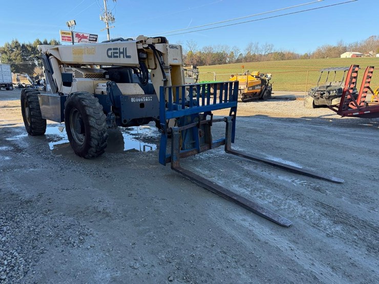 2015-gehl-rs8-42-image-7