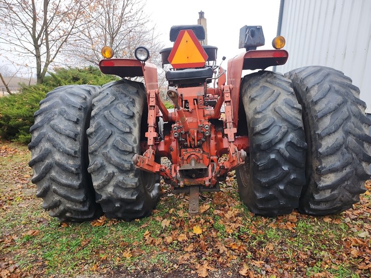 1976-ih-1066-diesel-tractor-image-8