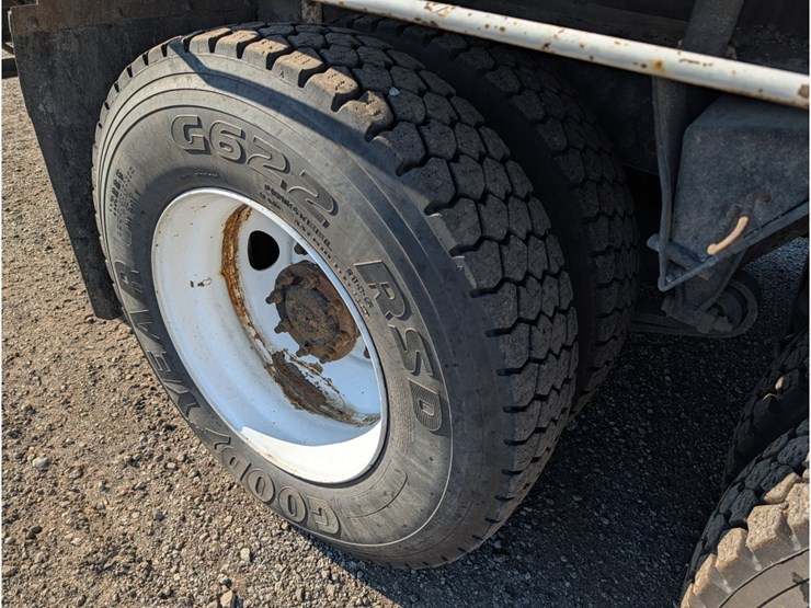 freightliner-108sd-image-8