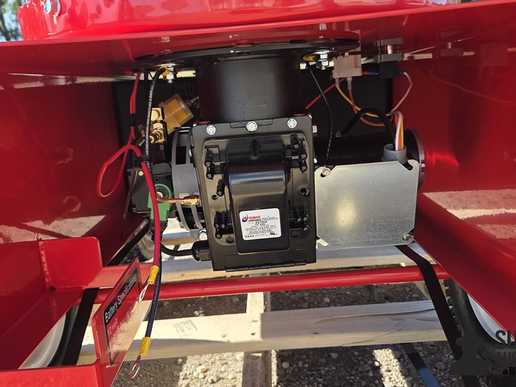 2025-magnum-4000-series-hot-water-pressure-washer-image-15