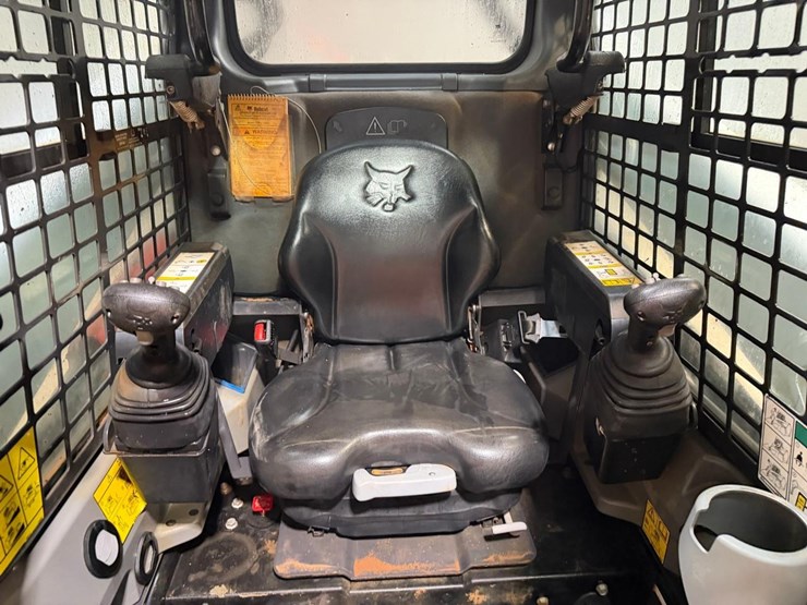2021-bobcat-t595-image-21