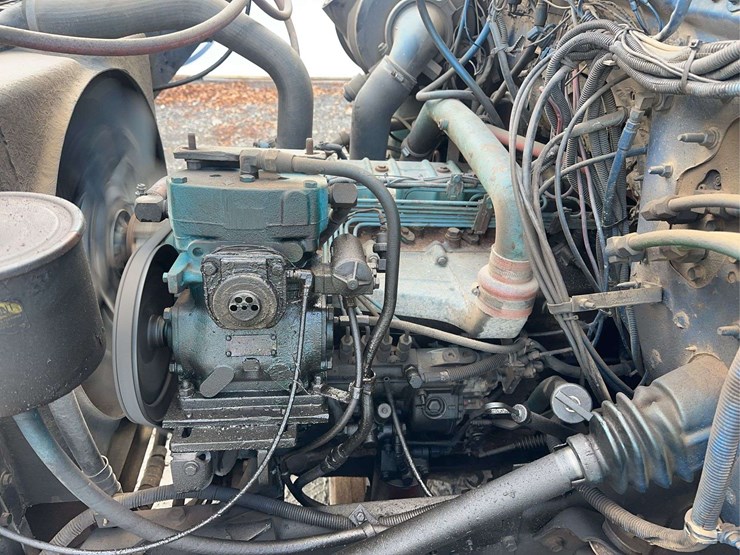 1991-international-4700-image-13