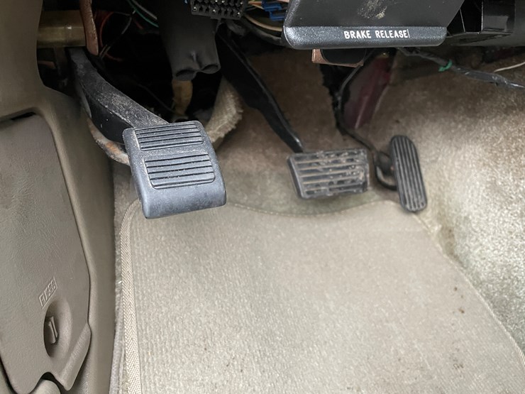 1999-chevy-3500-image-32