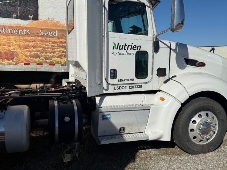 peterbilt-386-image-5