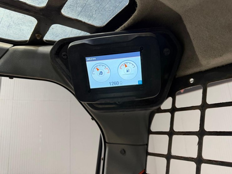 2021-bobcat-t64-image-23