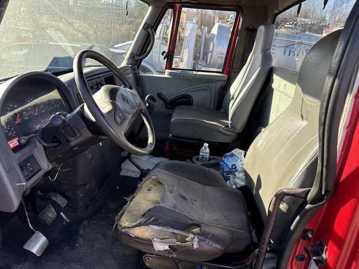 2005-international-durastar-4300-image-68