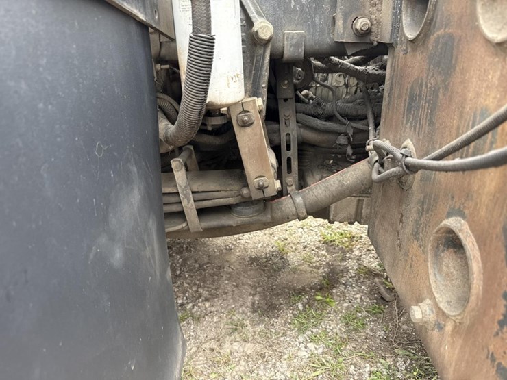 2005-peterbilt-320-image-42