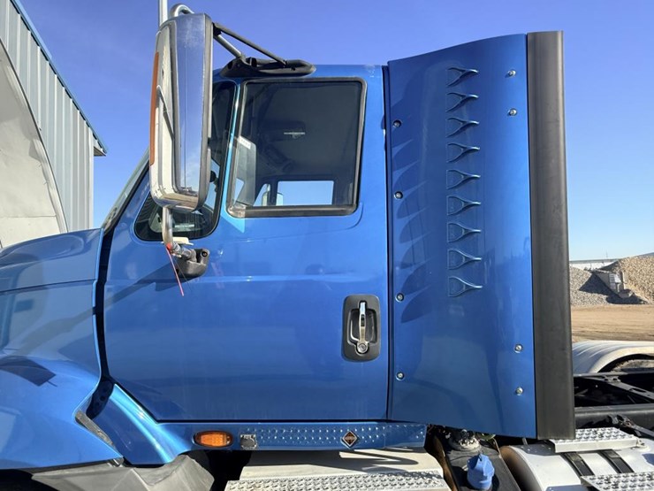 2017-international-prostar-image-7