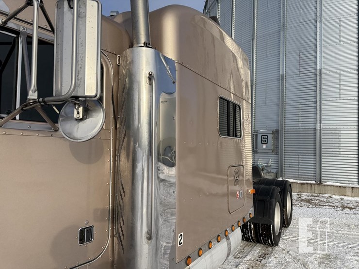 2004-peterbilt-379-image-27